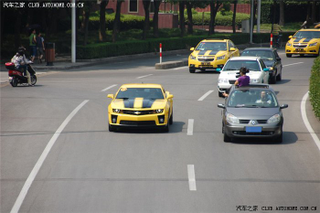Illustration for article titled Chinese Fan-Boys Tart Up Random Cars To Show Bumblebee Love